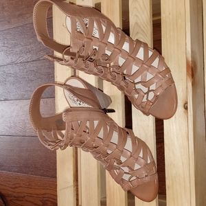 VINCE CAMUTO TAN HEELS (NEW) SHOES NEVER WORN